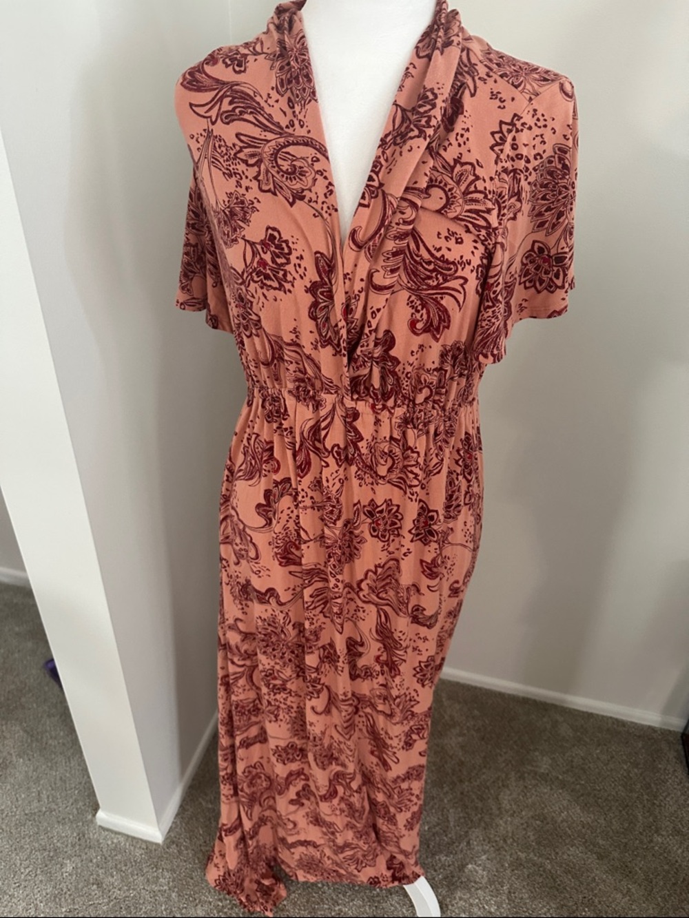 Isabel maternity Women’s Rust-Pink Paisley Maxi Dress with V-Neck size L